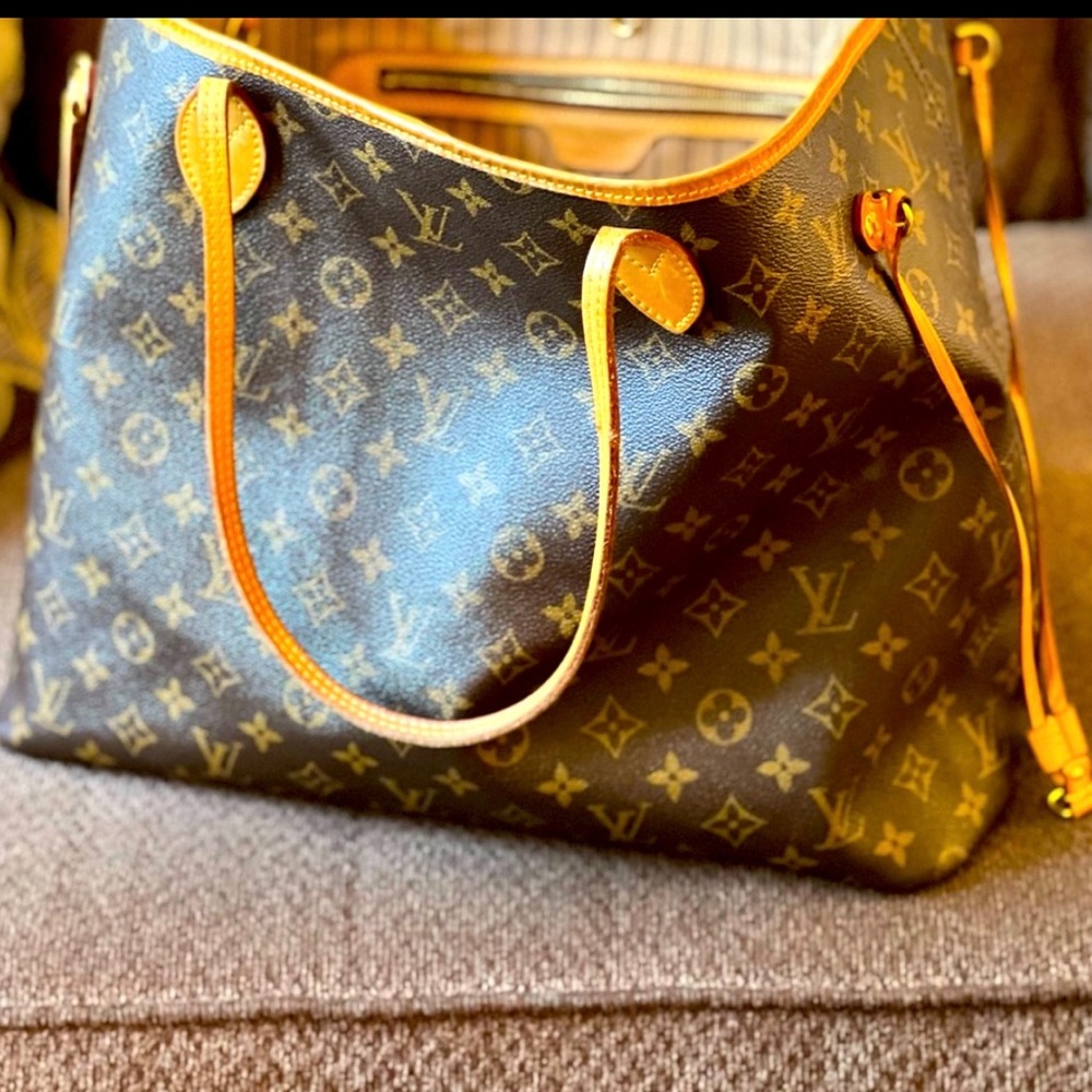 LOUIS VUITTON NEVER FULL IMPECABLE CONDITION VERY CLEAN ✨✨✨